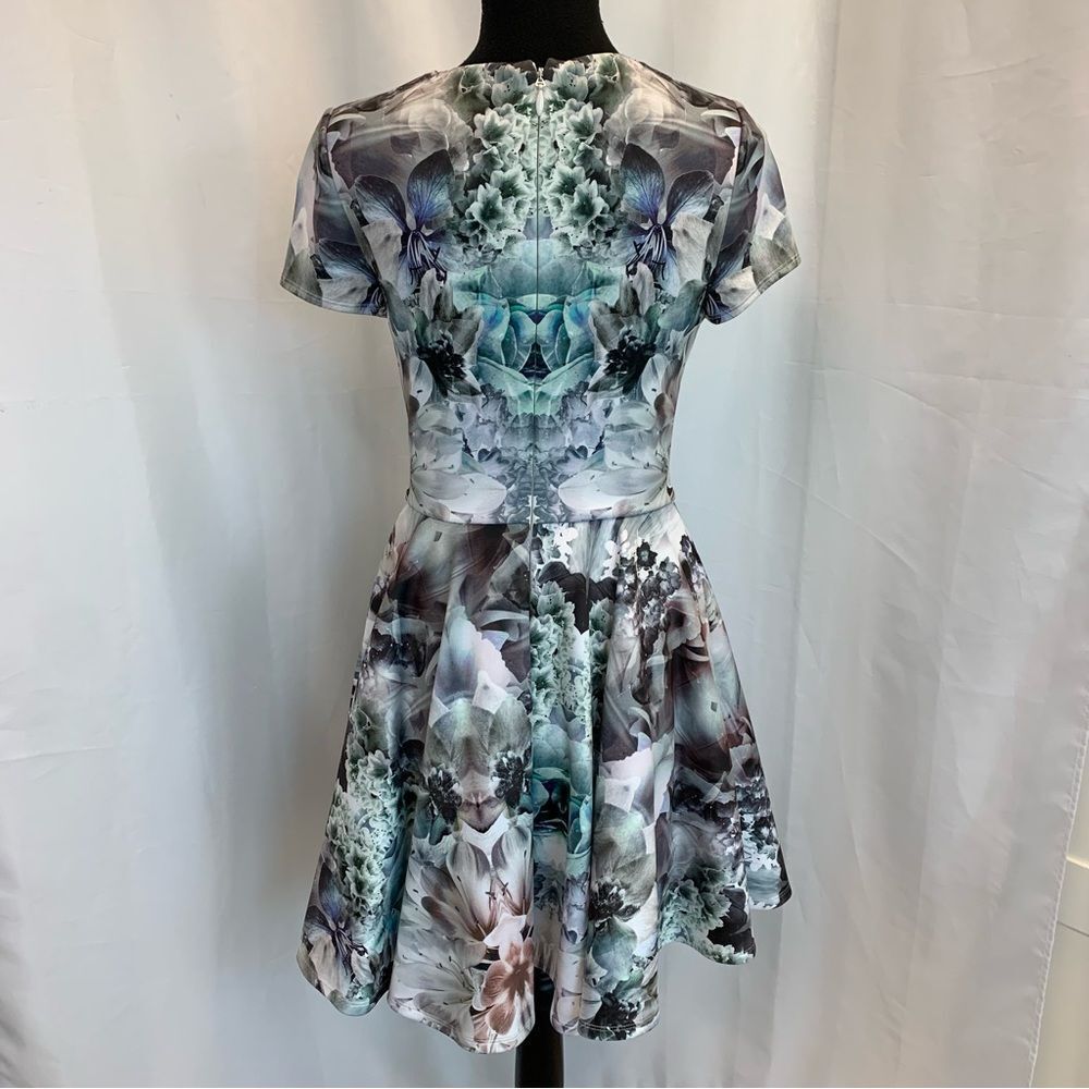 Bebe women’s blue green floral short sleeve skater dress Sz S - Picture 6 of 13